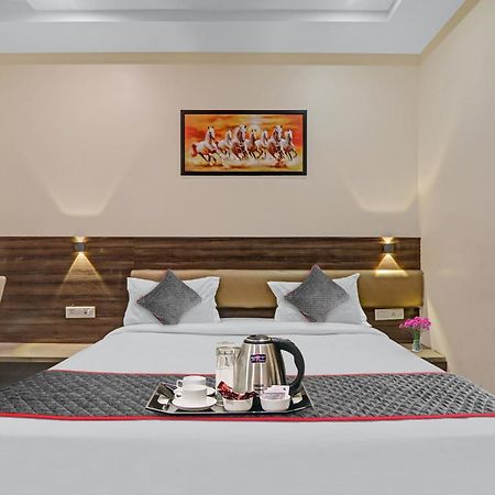 Townhouse 1150 Hotel Dayal Palace Chinhat Exteriör bild