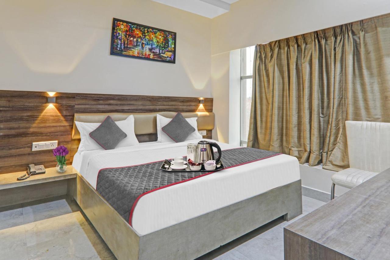 Townhouse 1150 Hotel Dayal Palace Chinhat Exteriör bild