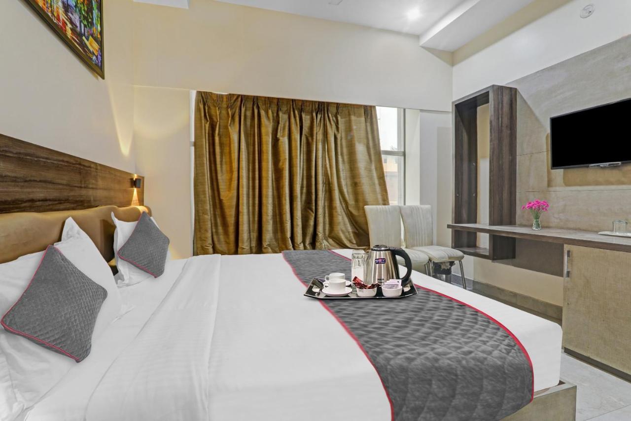 Townhouse 1150 Hotel Dayal Palace Chinhat Exteriör bild