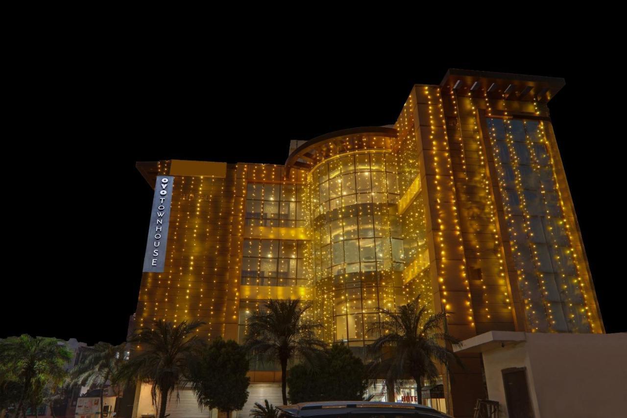 Townhouse 1150 Hotel Dayal Palace Chinhat Exteriör bild